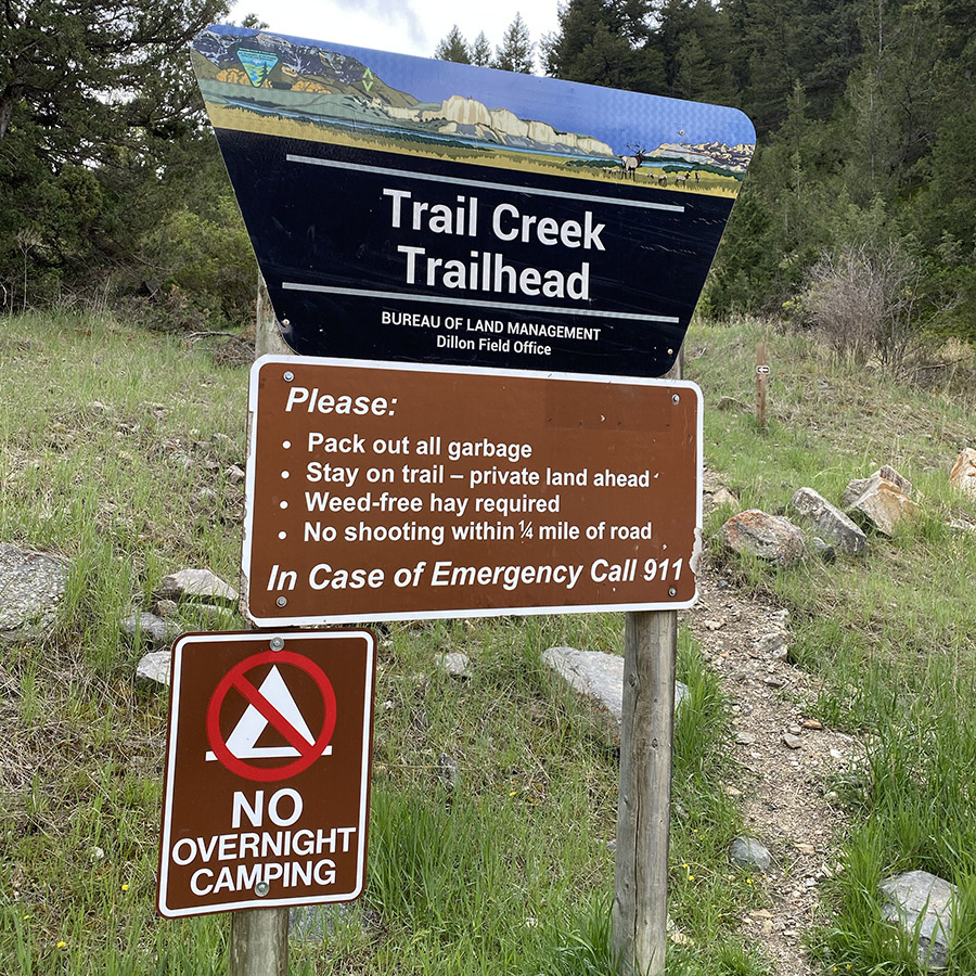 Trailhead sign in Montana